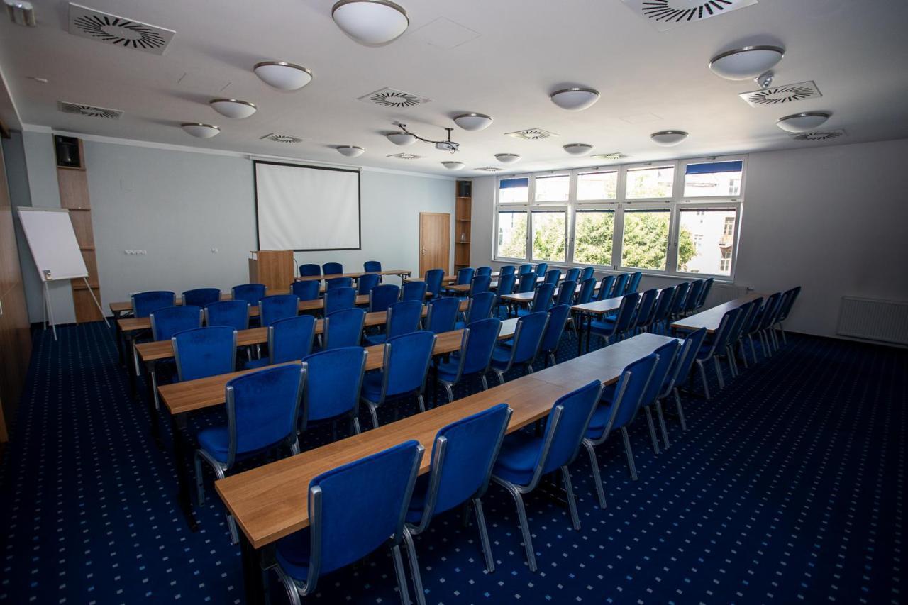 Hotel Grand Hradec Králové Kültér fotó