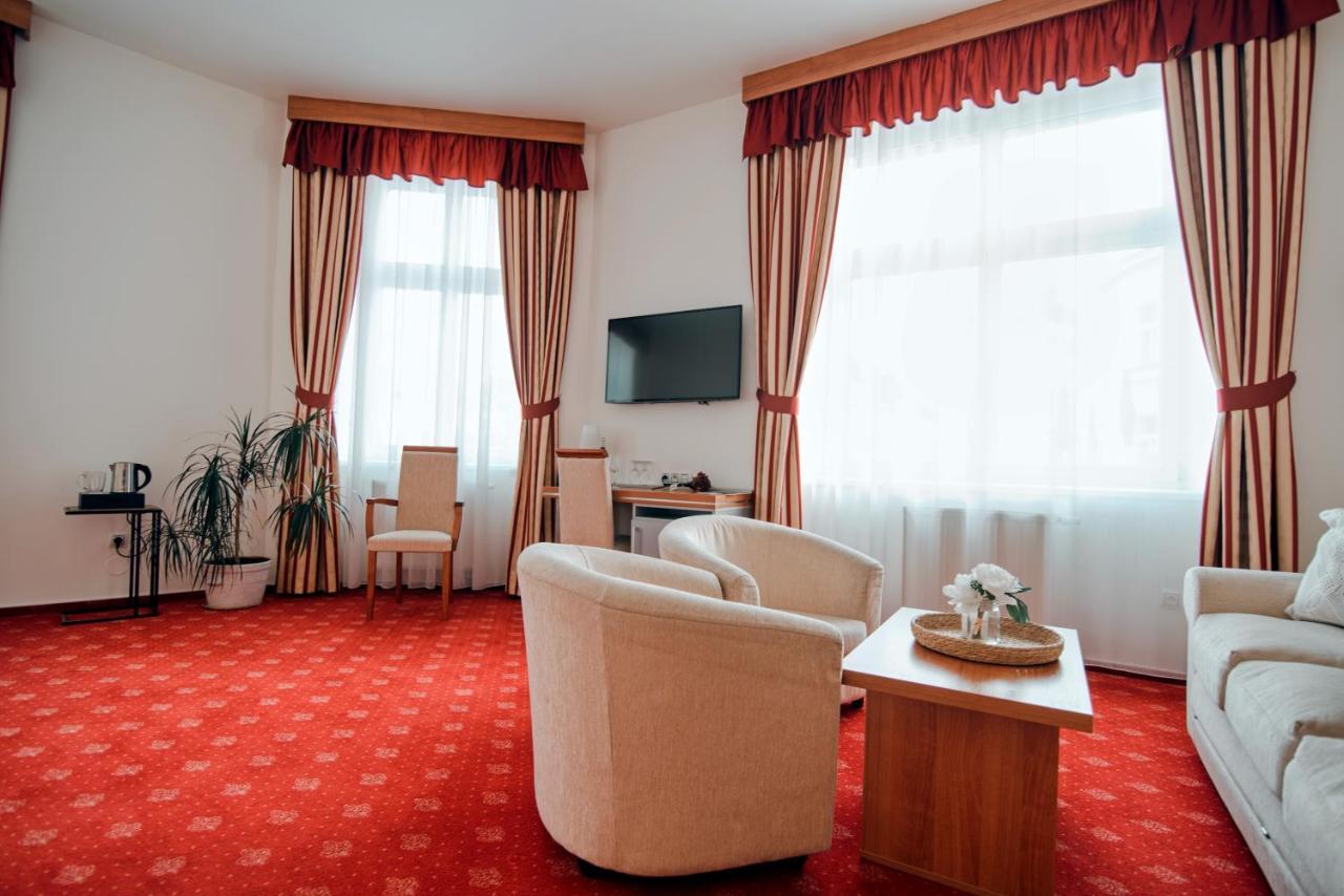 Hotel Grand Hradec Králové Kültér fotó