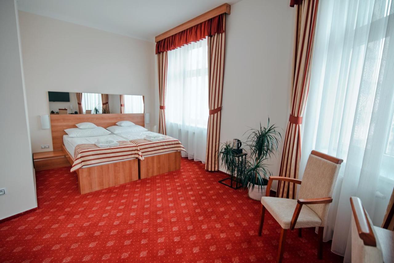 Hotel Grand Hradec Králové Kültér fotó