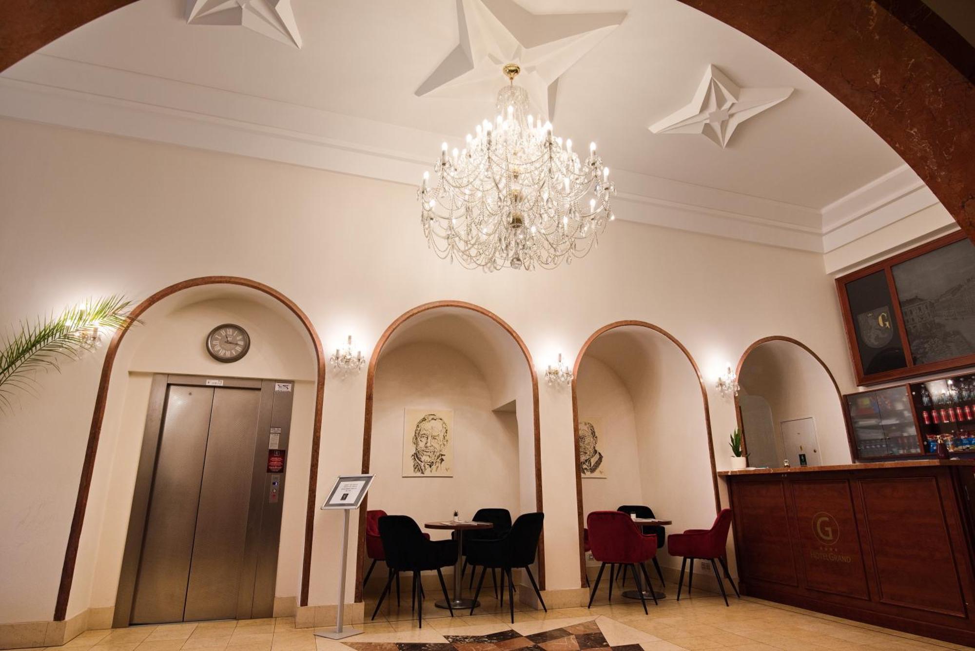Hotel Grand Hradec Králové Kültér fotó