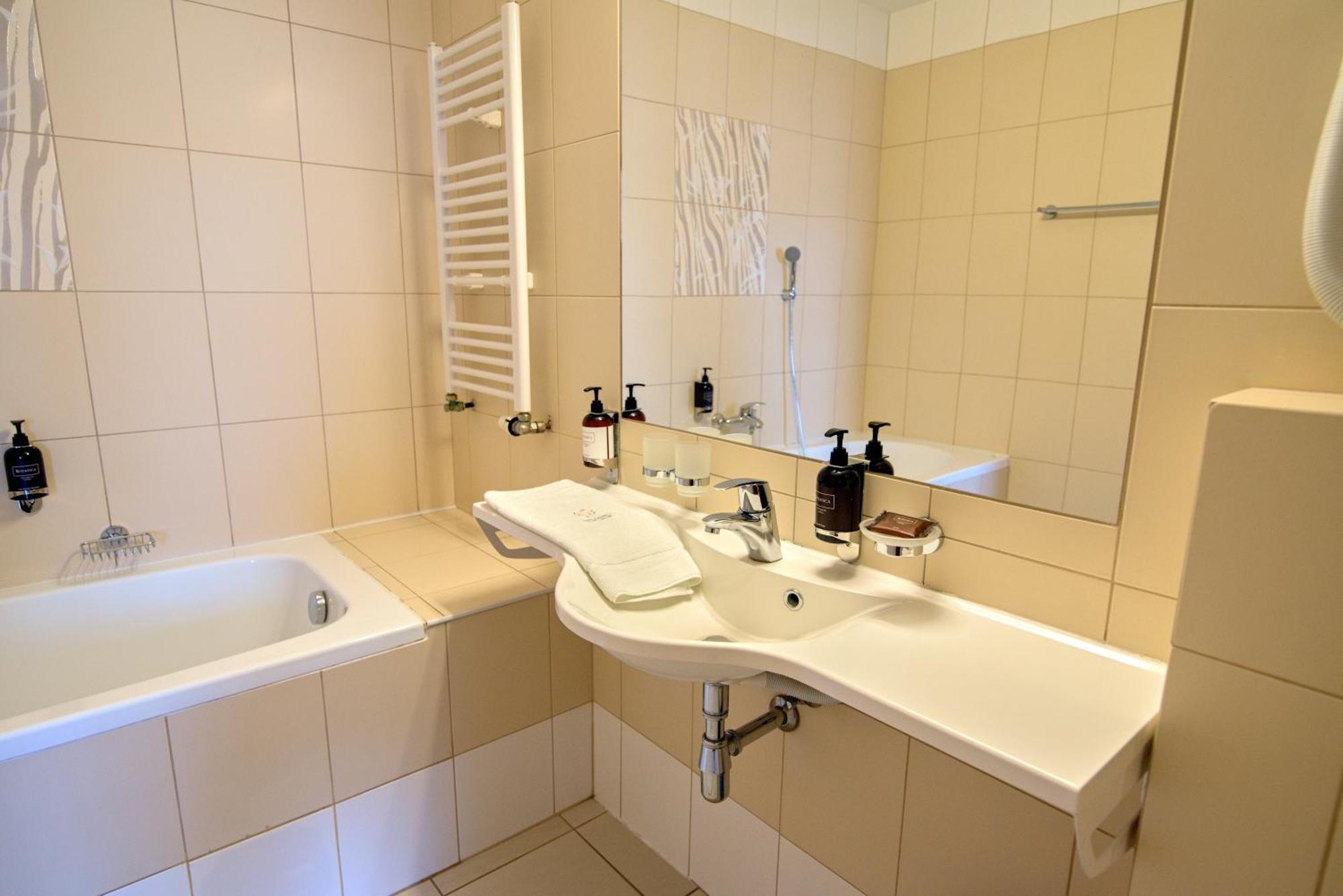 Hotel Grand Hradec Králové Kültér fotó