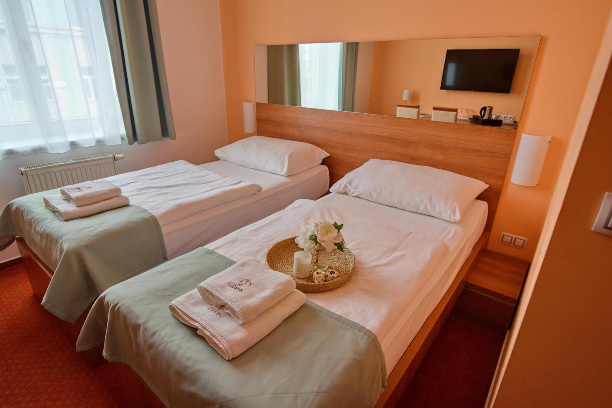 Hotel Grand Hradec Králové Kültér fotó