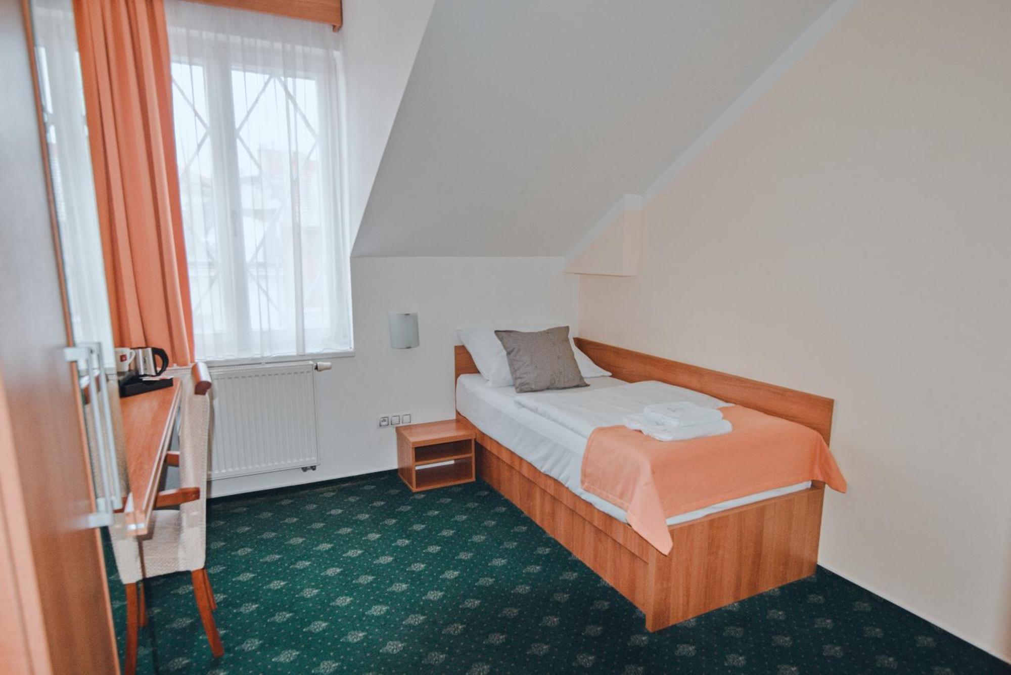 Hotel Grand Hradec Králové Kültér fotó