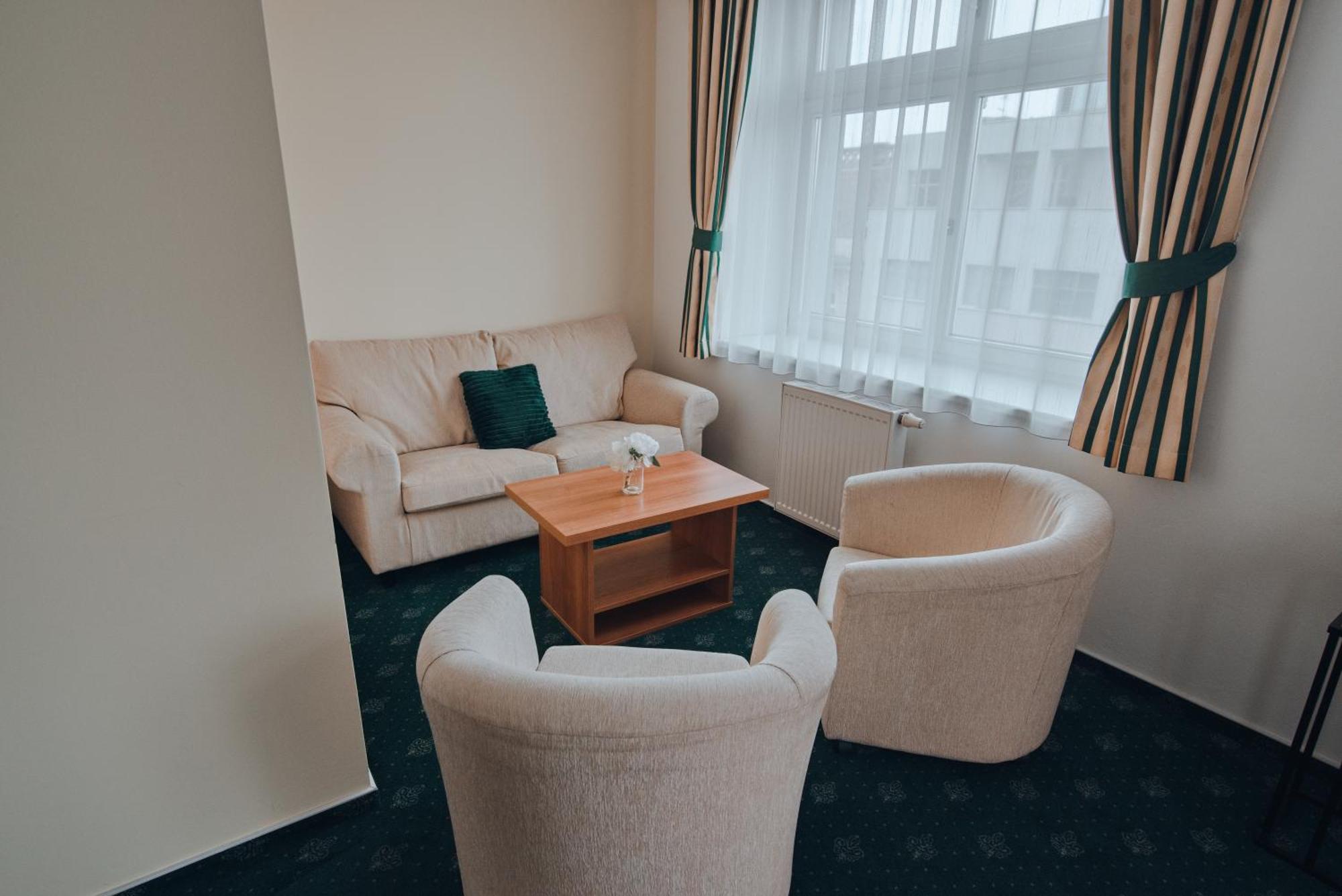 Hotel Grand Hradec Králové Kültér fotó