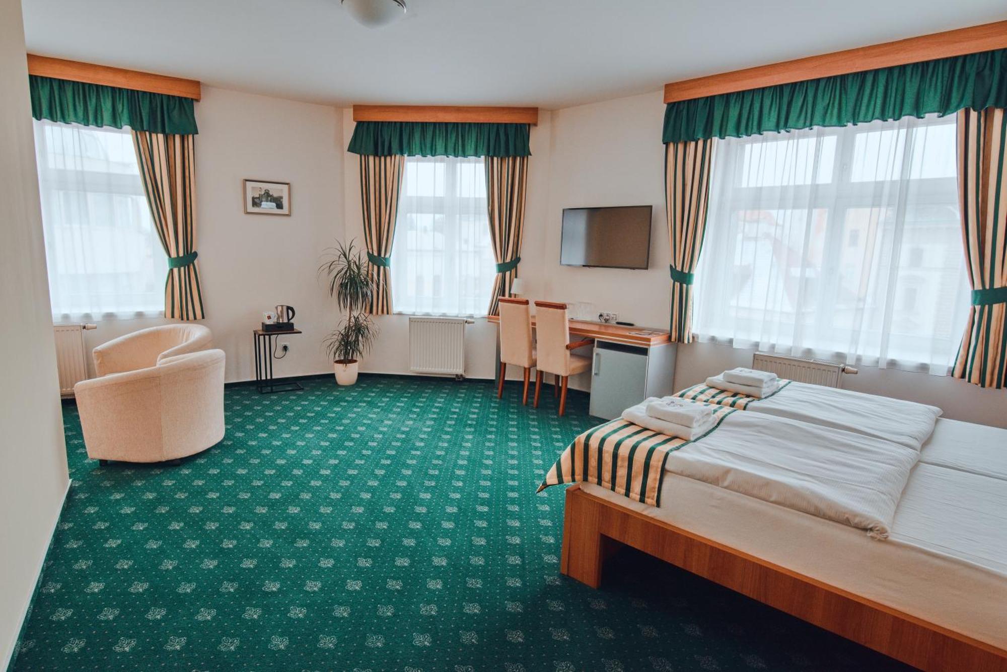 Hotel Grand Hradec Králové Kültér fotó
