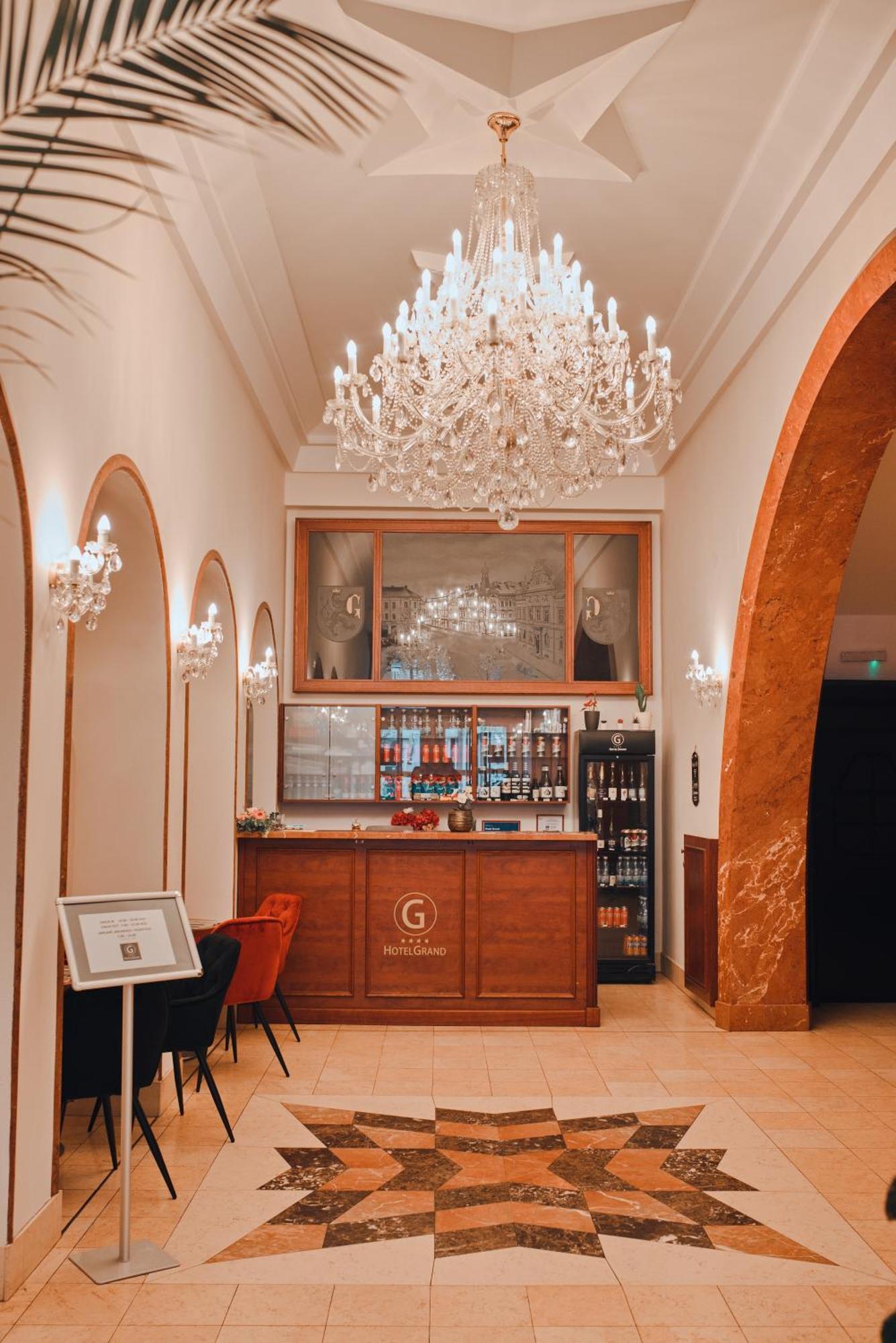 Hotel Grand Hradec Králové Kültér fotó