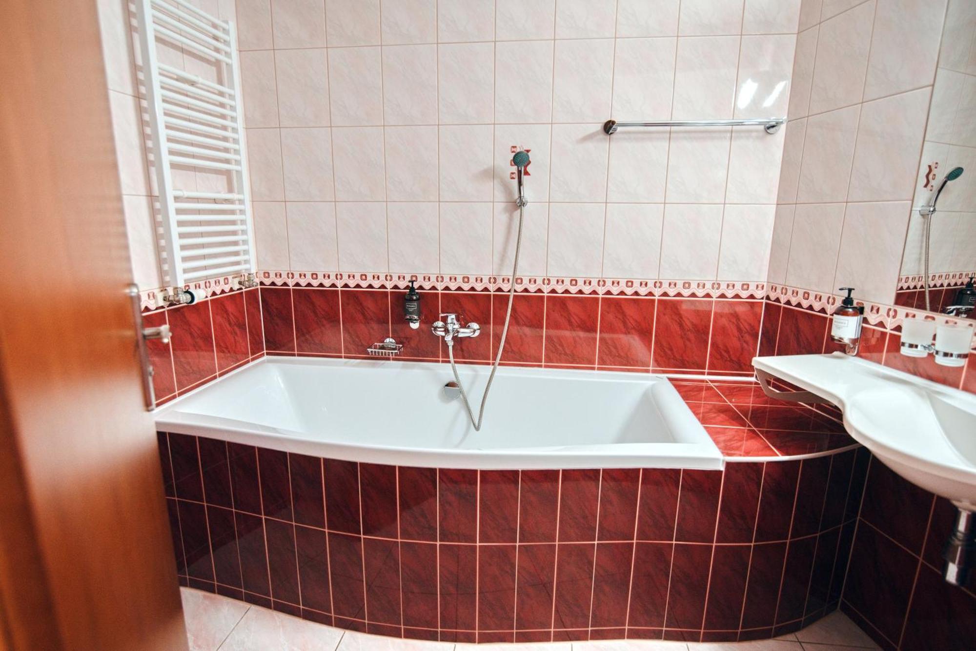 Hotel Grand Hradec Králové Kültér fotó
